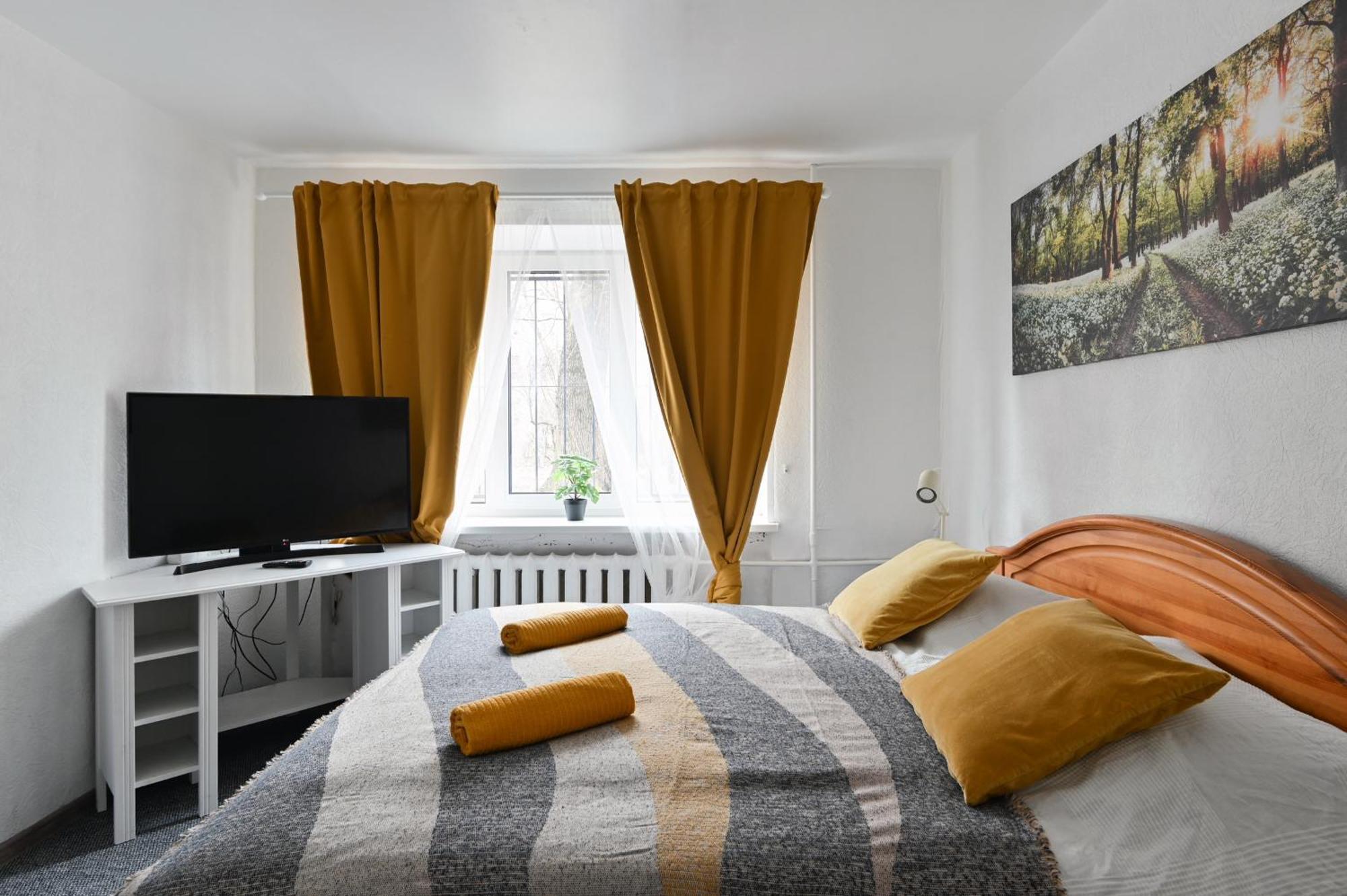 Апартаменти Cozy Next To Old